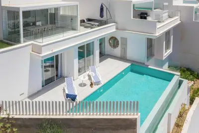 Image de Villa moderne avec vue imprenable et piscine privée à Almuñecar