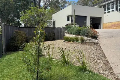 Image de Tranquil bush setting, with private access and off street parking