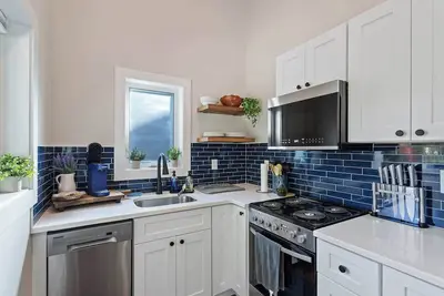 Image de Modern Tiny Home • Walk to Lenovo & Carter-Finley