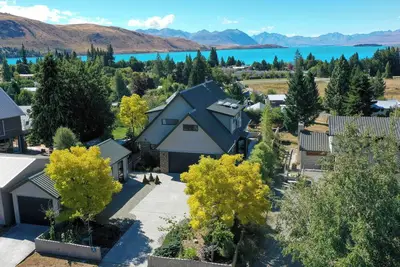 Image de Lake House - Modern 3br, Views, Parking