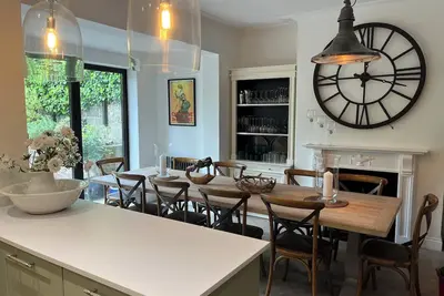 Image de Stunning Town House City Centre- Free Parking!