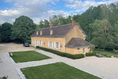 Image de Grande maison isolée, les pieds dans l'eau