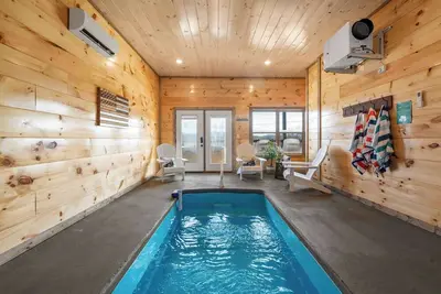 Image de Cozy Cabin with Indoor Pool-Hot Tub-X-Box!
