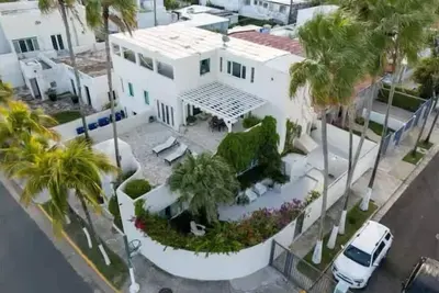 Image de Pelegrina Beach Haus | 6br | Chef | Powered G | Sj