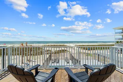 Image de ☀️Beachfront with Private Pool-Salty Sisters☀️