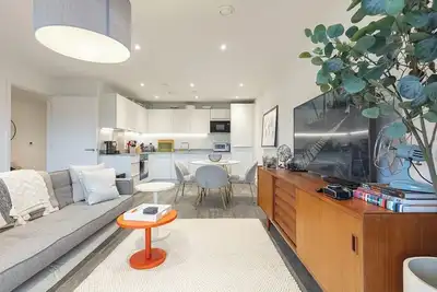 Image de Modern 2bd Apt w/ Balcony and Parking - Near London