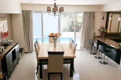 Image de Modern Romantic Poolside Stay, Beach 10min Drive