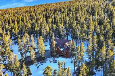 Image de Rocky Mountain Hideaway, your adventure awaits!