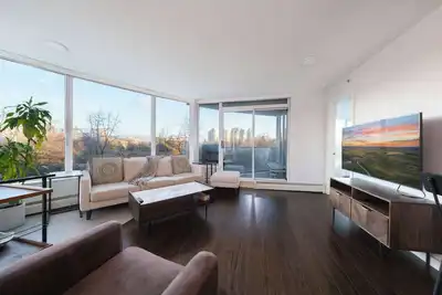 Image de Luxury Apartment in Walk Score Paradise with Pool, Jacuzzi & Sauna
