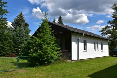 Image de Vacation home by the forest in Canow