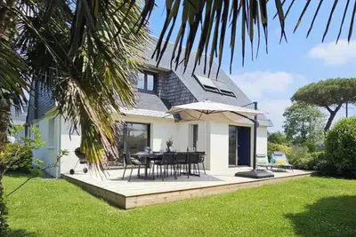 Image de Maison charmante Bord De Mer avec Piscine-Jacuzzi intérieur chauffée
