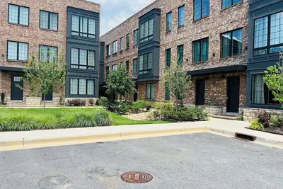 Image de Luxurious Townhome w Rooftop nestled in the heart of the city + Skyline Views! !