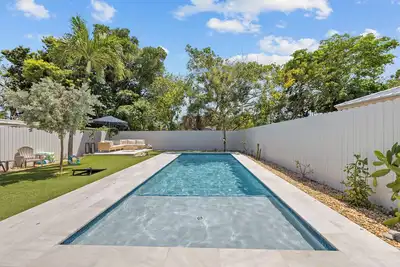 Image de Oasis Residence-Pool-Grill- Turf-Mins2Airport, Beach, HardRock