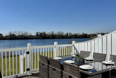 Image de Robin's Nest - Cotswold Lakeside Lodge