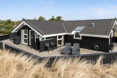 Image de Superbe maison Ă BlĂĄvand avec sauna