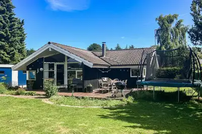 Image de Maison confortable à Dronningmølle avec.