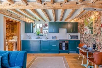 Image de Escape to a romantic countryside retreat on a working farm in the heart of Kent.