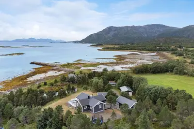 Image de Superbe maison à Lødingen avec jacuzzi
