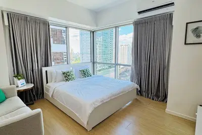 Image de Rare King Bed corner unit with City View
