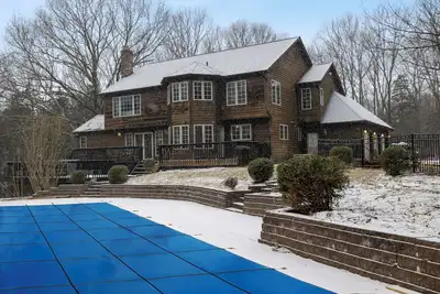 Image de Spacious villa w\/Pool, Hot Tub & Game Room on 7. 5 private acres