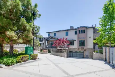 Image de Luxury Spacious Townhome in Carlsbad-Sleeps 8-4br/3. 5ba