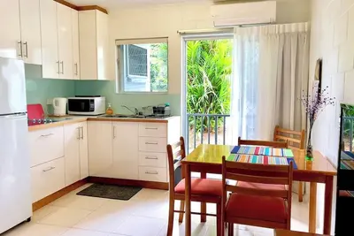 Image de Coastal Living near Shops and Botanical Gardens