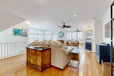Image de Bayville Shores townhome with fabulous resort amenities, deck, balcony & grill