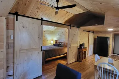 Image de Charming 3-bedroom cabin with WiFi, Ac in Promised Land State Park