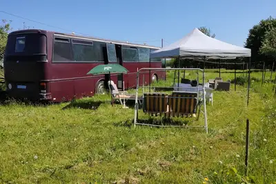 Image de Gîte atypiques car aménagé en camping car pour 4 personnes tout confort