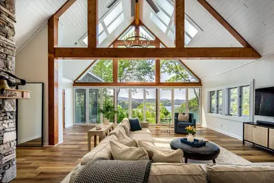 Image de Stunning 4br Retreat, Deck, Ping Pong, Near Marina