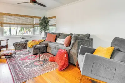 Image de Walk to Parks & Golf: Artsy Bungalow in Lakeland!