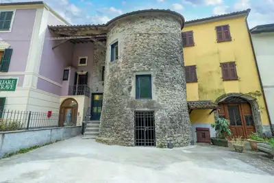 Cozy and charming medieval tower in Tuscany in strategic locations.