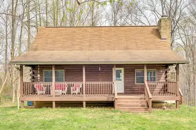 Image de 8 Mi to Iu: Cabin w/ Reading Nook, Fire Pit & Yard