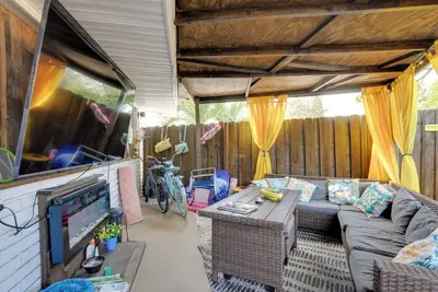 Image de 6 Mi to Siesta Beach: Outdoor Oasis w/ Hot Tub