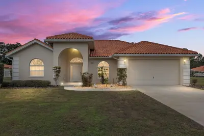 Image de Beautiful 3-bedroom house with pool - close to bike trail!