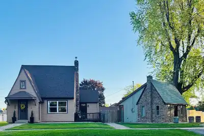 Image de Perfect peaceful getaway! Three blocks from downtown! WiFi, large fenced yard.