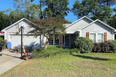 Image de 3-bdrm house in beautiful Mt Peasant only 3. 5miles to beach & 7miles to downtown