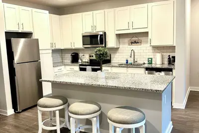 Image de Charming Sanford 2br - Your Comfortable Home with WiFi & Fitness Room