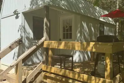 Image de Cozy fisherman cabin step from Lake Sam Rayburn