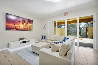 Image de ✨ Summer Getaway! 25% Off • Private Pool • Kid-Friendly • 20 Min to Disney ✨