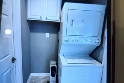 Image de Chic studio with WiFi and Ac in beautiful Rockville Md.