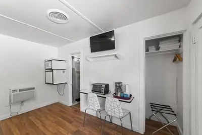 Image de Atomic #1 I Downtown I Historic I Trailer Parking