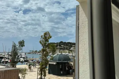 Image de Jolie T2 sur le petit port de Sanary, Clim