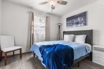 Image de Cozy 4-Bedroom Ranch ideal for extended stays