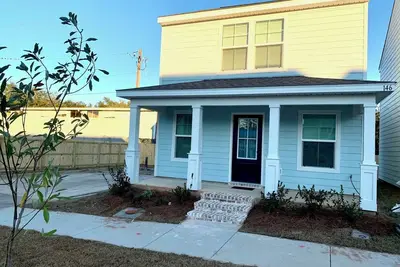 Image de Welcome to your coastal cottage, a charming 3-bedroom beach home!