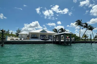 Image de 4-Bedroom, 4-Bath Oasis in Treasure Cay – WiFi, Ac, Steps from the Water
