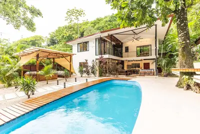Image de 7br Villa: Pool, Cold Plunge, & Prime Location
