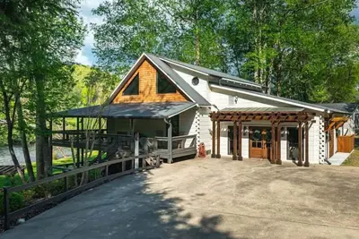 Image de Toccoa Time - Riverside | Pet Friendly | Hot Tub | Firepit
