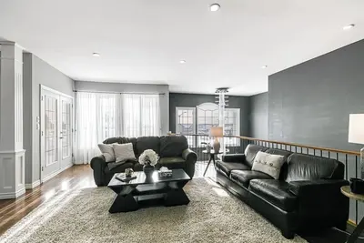 Image de Luxurious & Cosy Hill Top House with Hot Tub & Best Views of Sunset and City