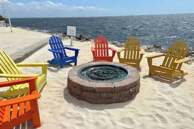 Image de Bayfront 2br/2ba Condo at Sailport – Minutes from Beaches & Downtown Attractions